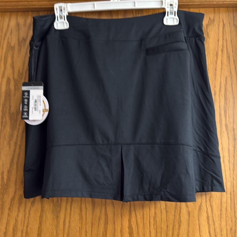 NWT Tail Skort. Size Large - Picture 5 of 10